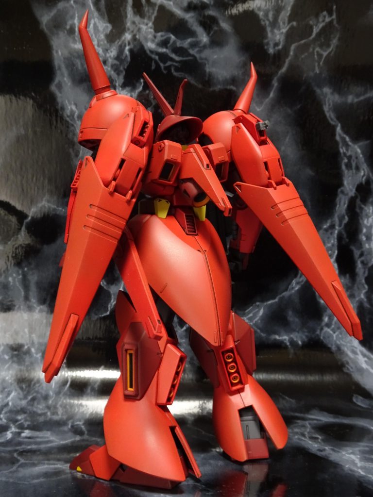 四角いスラスターの内部には模型用つや消し塩ビシールを貼っています。