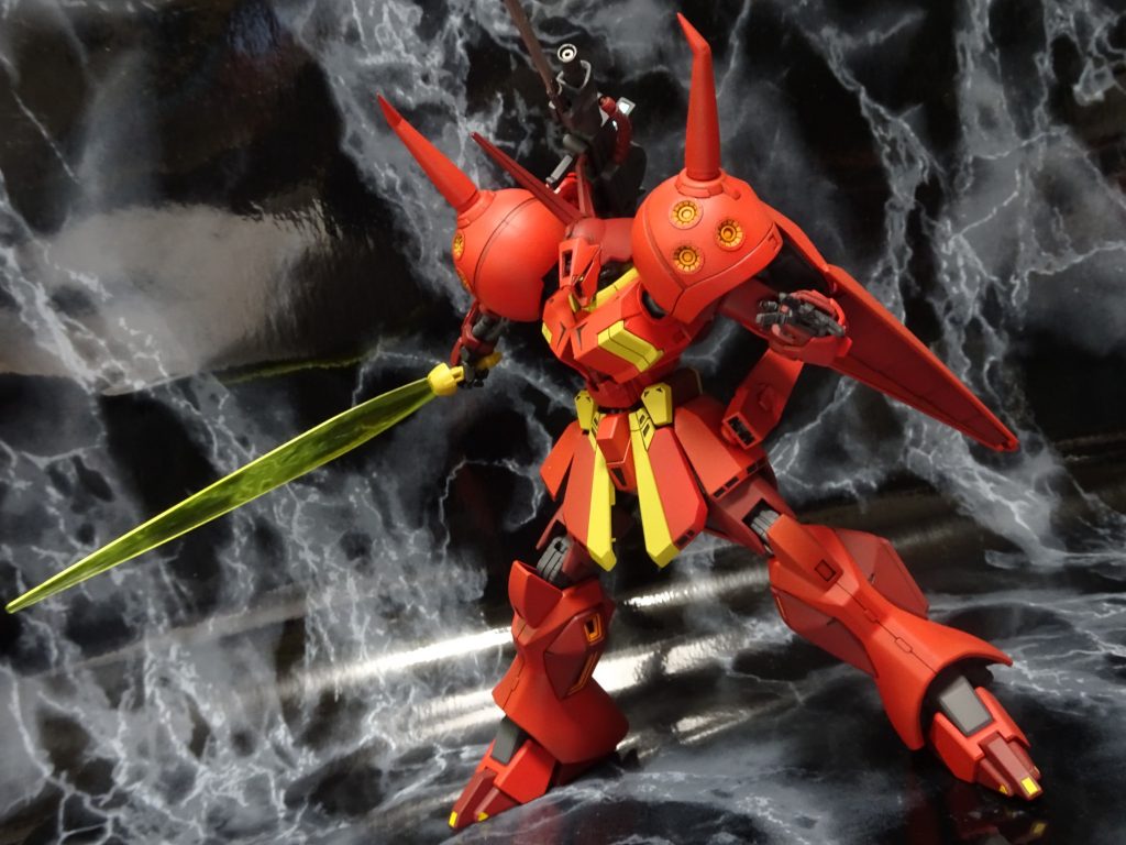 モノアイは上下左右に可動します。  1/144 Rジャジャでの作例としては少ないかと思うのでここに自慢します
あとライフルのスリングも再現。
まさかHGUCでも取り入れられるとは思いませんでした。