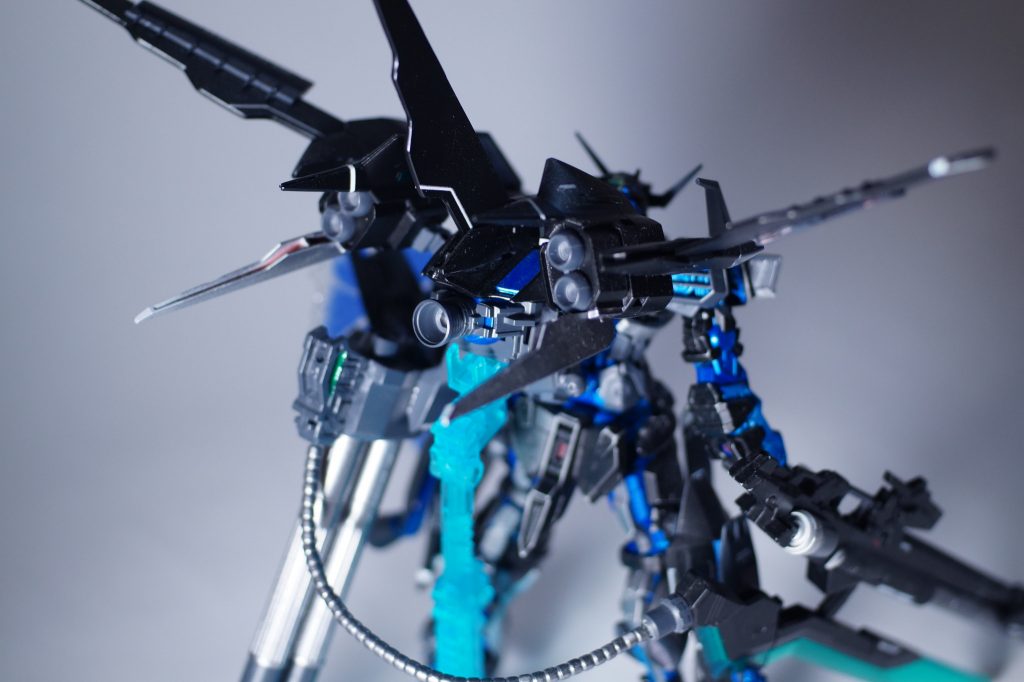 武器からダクトがエネルギーパックまで伸びている設定(のつもり)