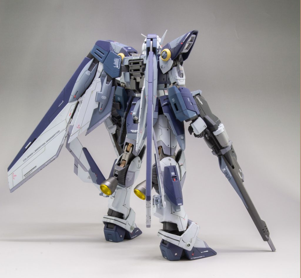 飛行できるウイングらしく足回りを強化しました。バーニアはHIQPARTSSTDスラスターノーマル [12.0mm]