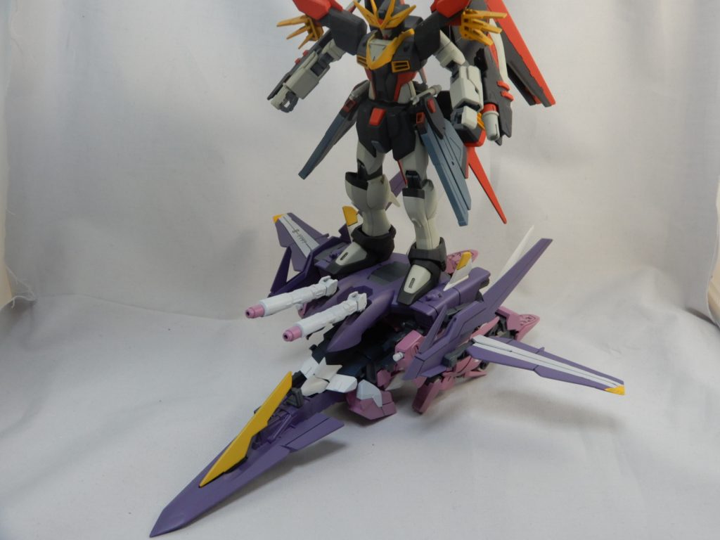 他のモビルスーツを乗せる事も可能