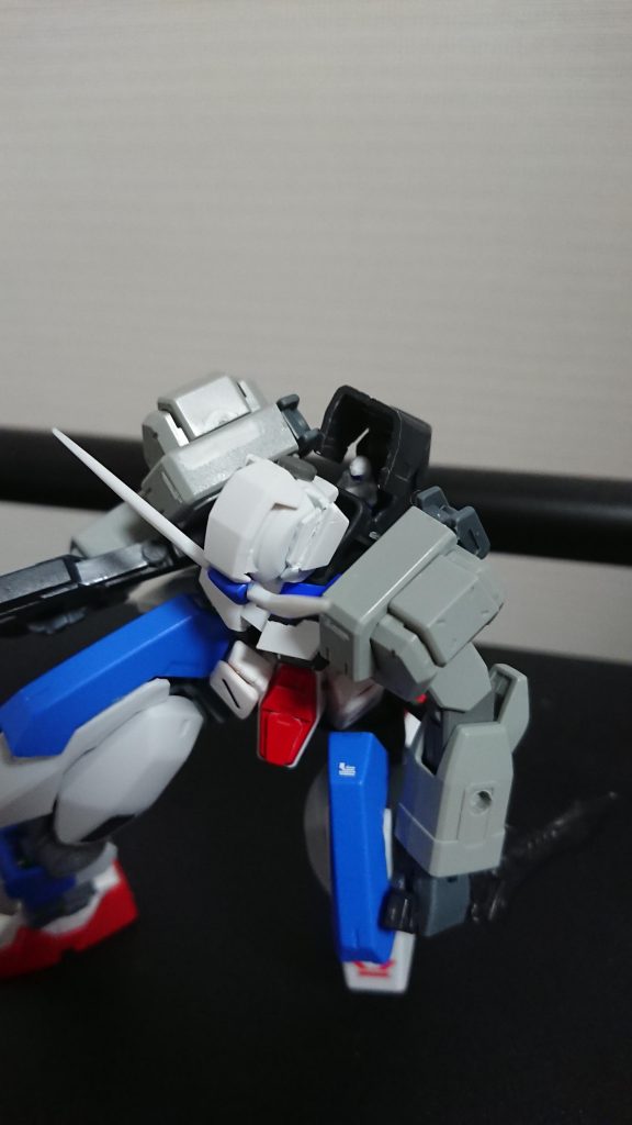 おまけギミックでコックピット開閉
そして見えずらいけどパイロットも中にいます。