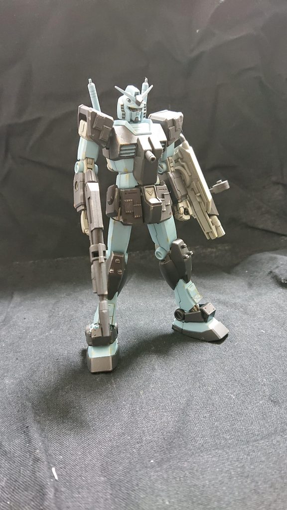 前面から。ビームライフルはスコープやクリップを取っ払ってプロトタイプガンダム仕様に変更してます。胸部の突起は迎撃装置という設定です。