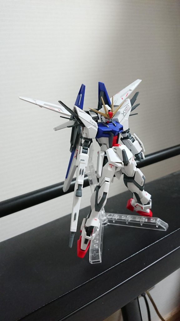 肩のフィンやバックパックが展開してる形態