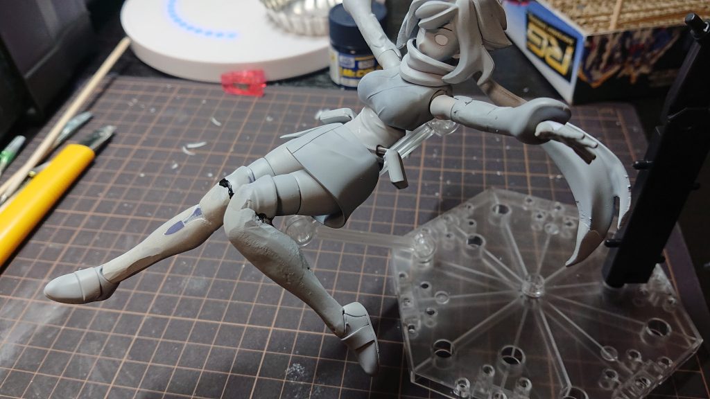 サフ後の表面処理の粗さが目立ちますね。
パテを使ったものは殊更表面処理が大切だと痛感しました( ´゚д゚`)アチャー