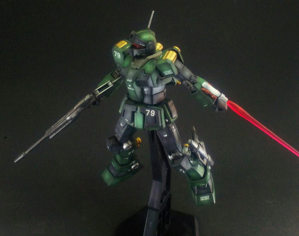 サーベルは左腕に装着してみました。