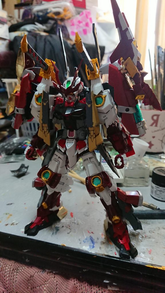 手元にあったコトブキヤのフレームアームズ マガツキ崩天のジャンク品と戦国アストレイをミキシングして製作しています。