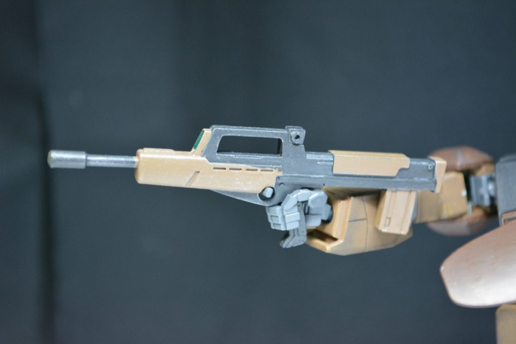 ジムライフル

銃は基本塗り分けないですが今回は実銃を意識してダークアースとジャーマングレーで塗装。