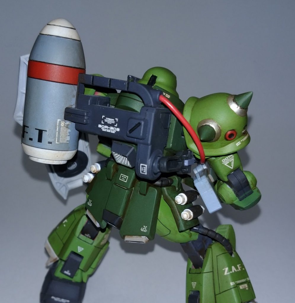 背中。燃料タンク好き…