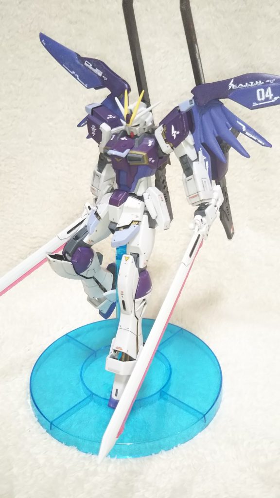 デスティニーインパルスとエクスカリバー対艦刀の組み合わせと言えば、このポーズ。