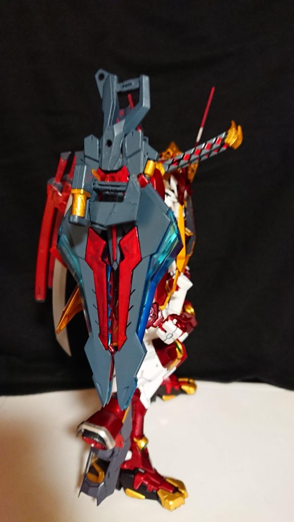 鳳は右肩装甲に接続

接続にはネオジム磁石を使用しています。