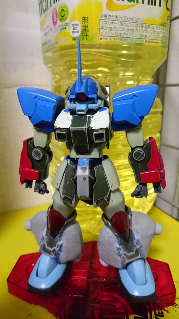 元々はシュナイド発売前からの改造だったので、素体はグフR35、ドムR35の頭部にマラサイやグフカスの頭部パーツをミックスしてパテで固めてありました。