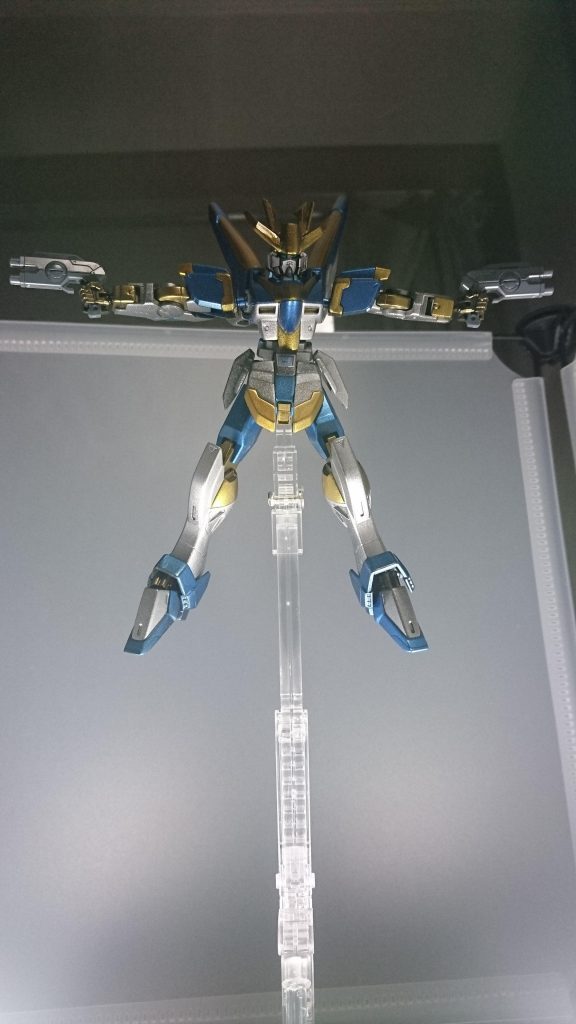 武装はビームサーベルとビームショートライフル、ビームシールド。また、頑丈な機体である事を活かしたタックルやキックを多用する。GPデュエル出身故か、タイマン性能重視に作られている。