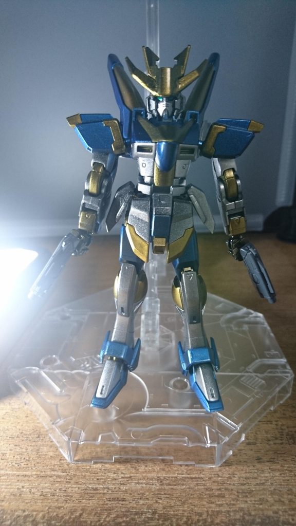 (dazzling=眩い)と名付けられたように全身が輝いている。全身の対ビームコーティングと関節のVPS装甲によるもので、V2ガンダムの構造上の欠陥であったミノフスキークラフトの余剰エネルギーをVPS装甲のエネルギーに回した。そのため、見た目以上に頑丈な機体である。光の翼は使えなくなった。