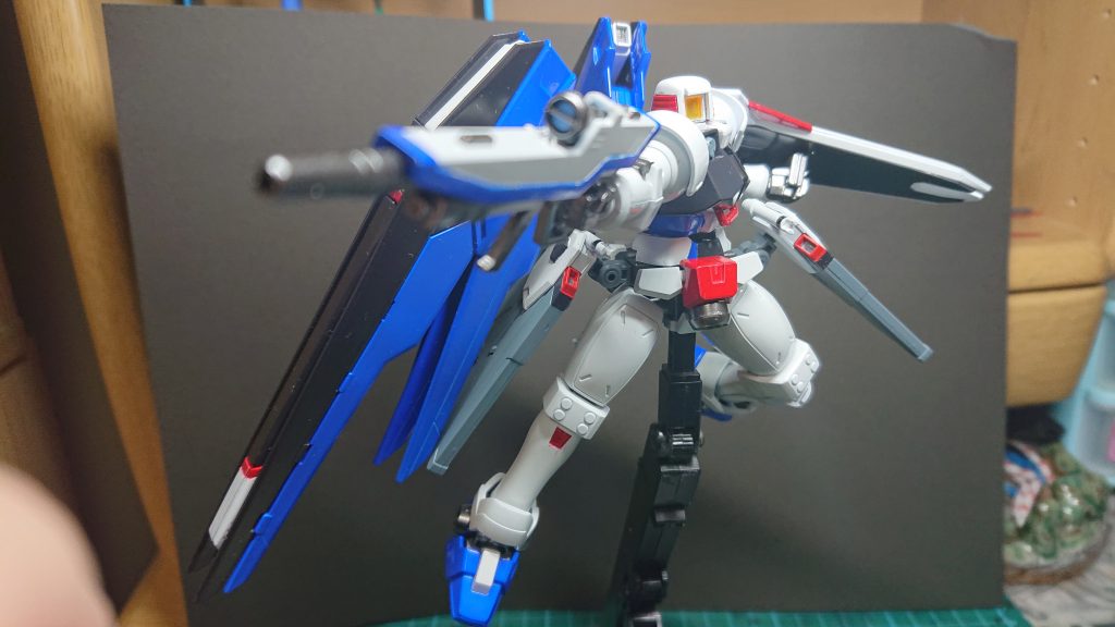 spardaさんの「ガンプラの格好良いポージングのさせ方」を参考にさせて頂きました。一枚目もです。