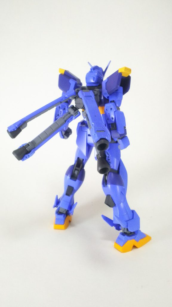 S字立ちのために腹の接続部分に1ミリプラ板をスペーサーとして咬ませたり、リアアーマーの取り付け角度を変更しています。
インパルスはプロポーションが素晴らしいのでS字立ちがきちんとキマるようにしてやると完成度も上がると思います。