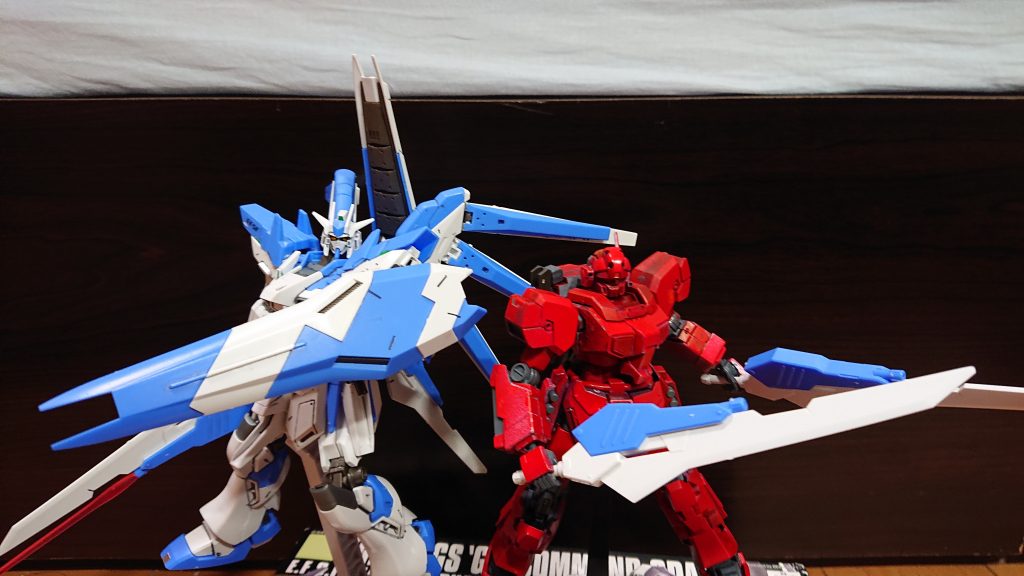 西村「俺は右のバウをやる。」
瀬川「ＯＫ。あたしは左のドーベン・ウルフをやるわ。」