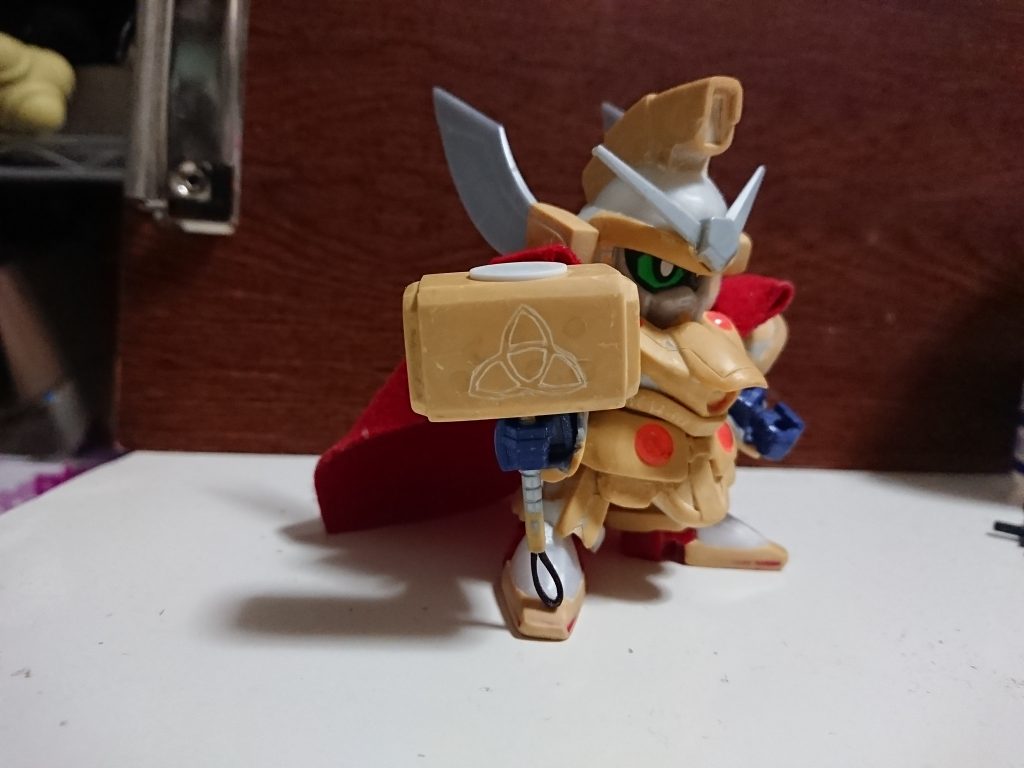 一気に飛んで去年の12月
ほぼ形は完成版と同じ。トリケトラをムジョルニアに彫ったばかりの写真です。下手くそなのでかなり苦戦しました。