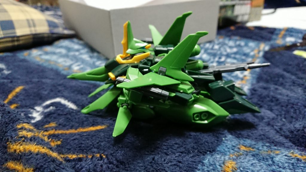 頭部のブレードアンテナは短くなっている。
シールドはオミット。