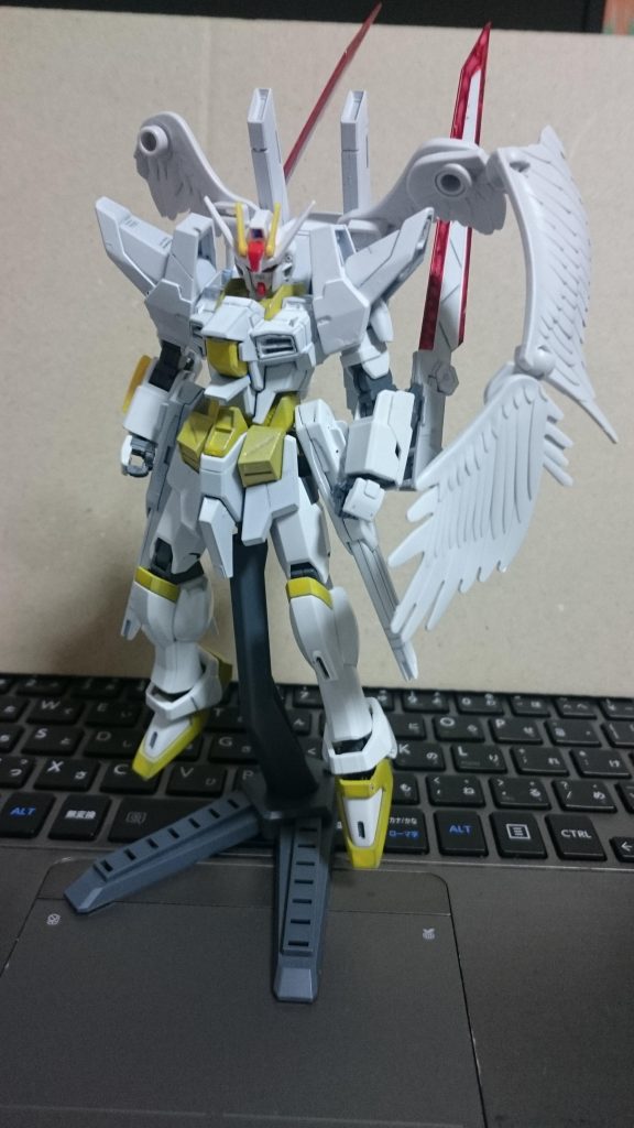 フロントショット。
頭、腕、脚、背部ウイング以外は前身となるセイリングフリーダムなのでカラーリング以外はそこまで変わらないです