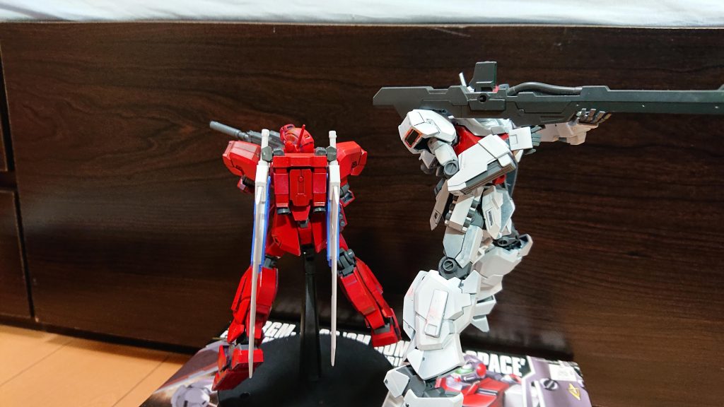 親友どうし背中合わせで。
秋山さん「ここは私に任せて！」
瀬川「分かった！第２小隊の援護に向かうわ！」