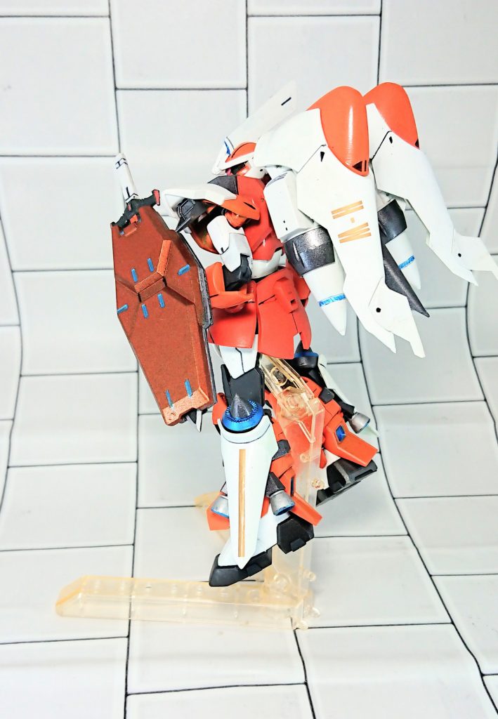 左のスラスターにはデカールでハイネのイニシャルを。
メタルビルドのハイネデスティニーみたいに格好良くはいかなかった…