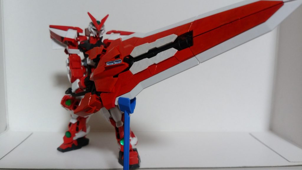 タクティカルアームズで戦うときは宇宙空間での戦闘のみに限られるが、ソードフォームでは一対多のときに力を発揮し相手を薙ぎ払って蹴散らす