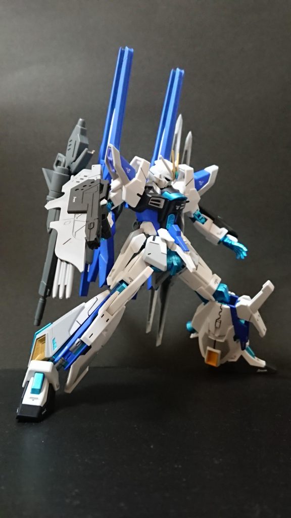 通常はグレーの関節ですがフェニックスモードになると関節がメタリックブルーになるという設定です。