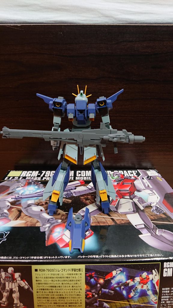 リアビュー
ロング・ビーム・ライフルは腰部にマウント可能です。