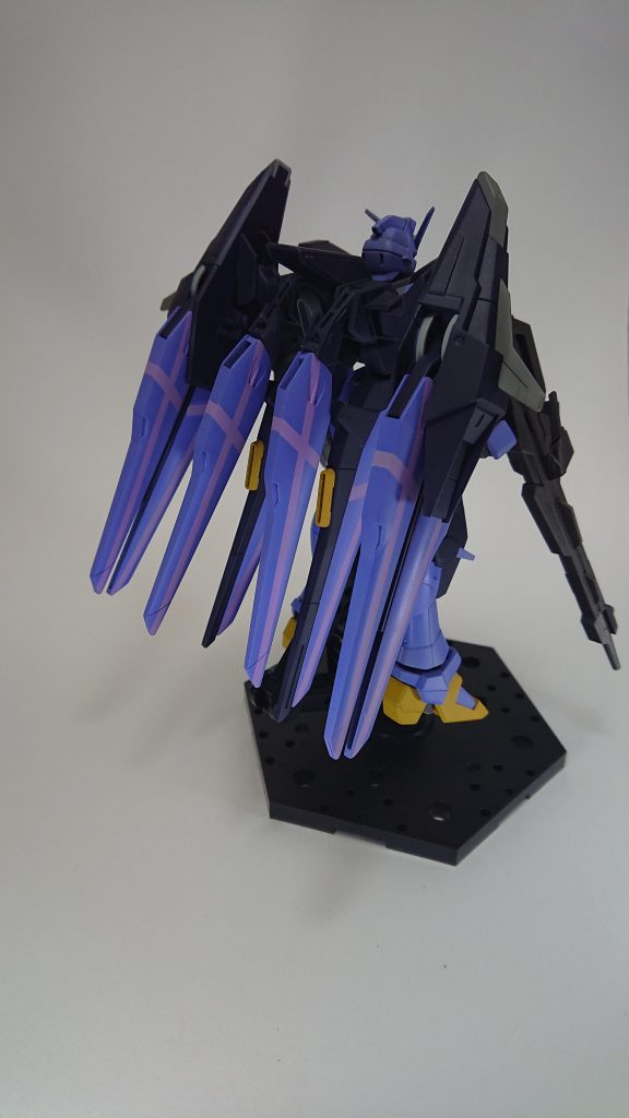 バックショット
ドラグーン格納状態
2mm,3mmのマスキングテープを使用し塗り分けました。