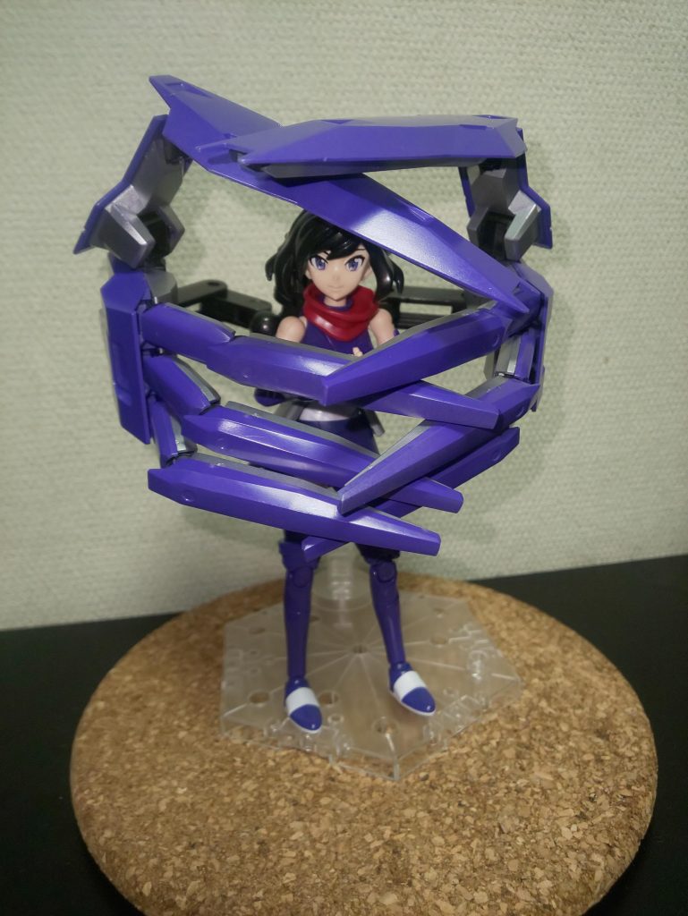 シールド状態
隠れていますがアヤメ自身の手も同じようにしています。