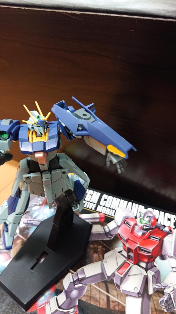 シールド
ビーム・バルカンを搭載する以外には輝き撃ちできるくらいしか取り柄がないです。