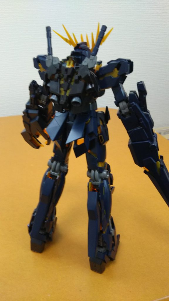 デストロイモードへ。
変形がちゃんと再現できてるのは凄いけど関節はABSだし動かすトコは多いしで結構ダルい。
まぁ格好良いから許す。