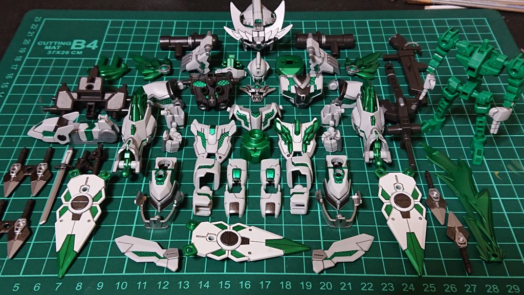 各パーツ塗装完了時、組む前に並べてみました(^_^)