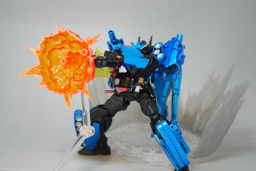 重装甲と砲撃能力を持つパワー形態