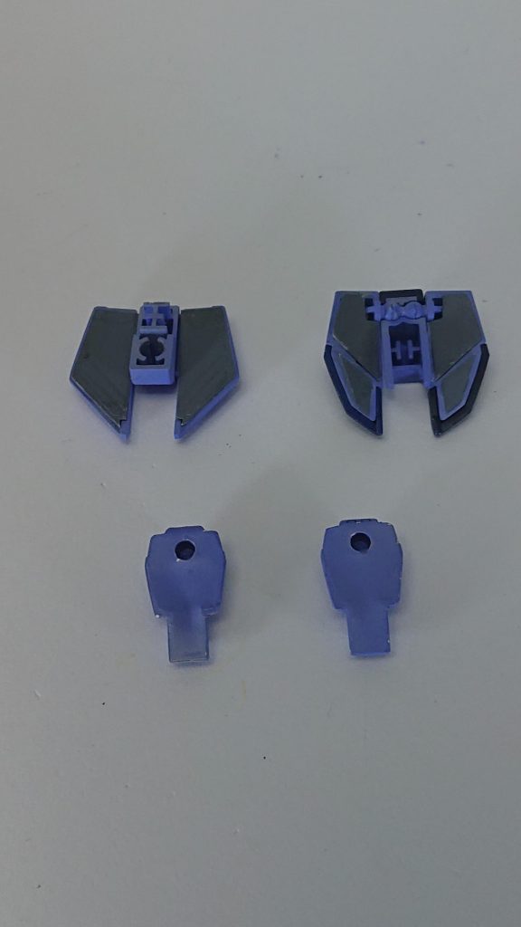 腰のアーマー達もプラ板、プラシートで肉抜きを隠してみました