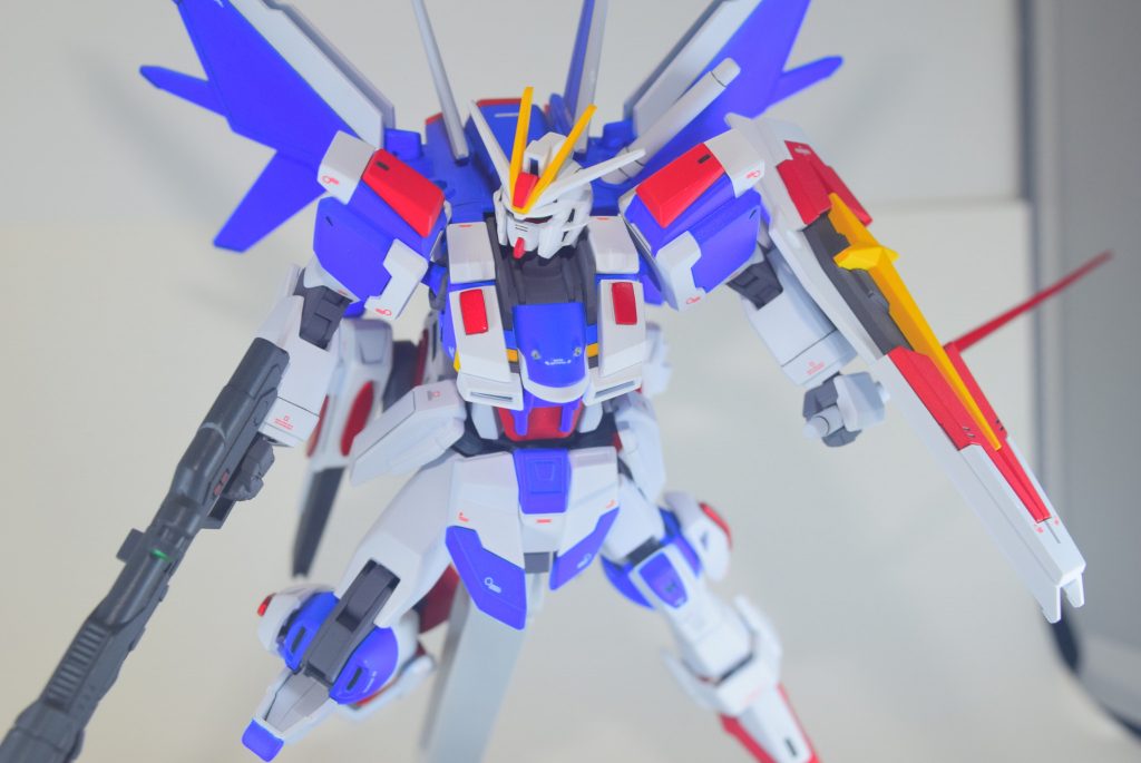 ガンプラを撮るのも初。６話のポーズを再現したかったのですが、上手くいきませんでした＞＜。難しいですねぇ・・・。