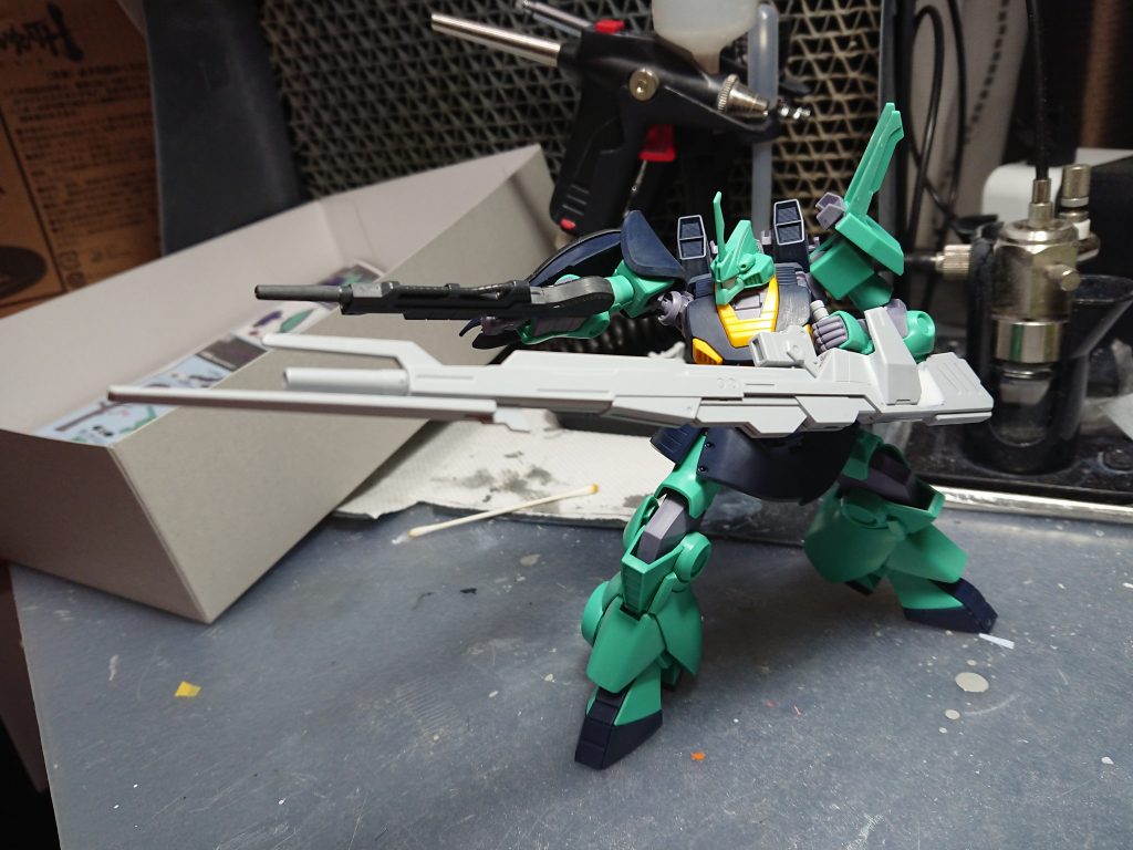 ハイパーメガランチャーはZZⅡと同型ですが、腕に装着するために取付位置等を調整しています。