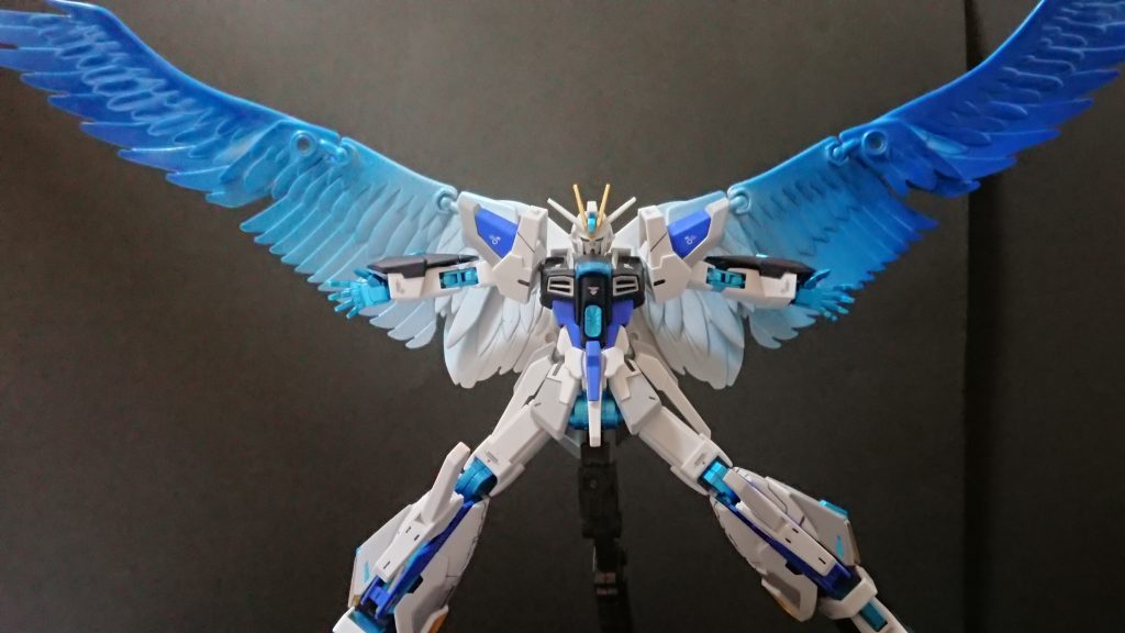 さらにフェニックスモードの状態でパイロットが覚醒すると翼が生えるという設定です！