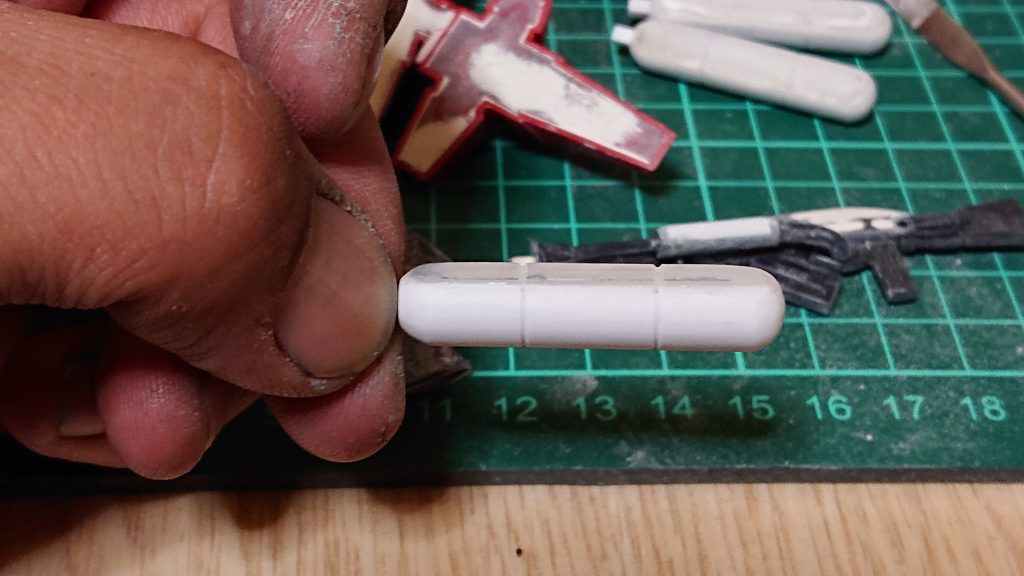 穴埋め作業の中でもプロペラントタンクが1番大変でした(×_×)
丸みを出して綺麗にするまで約3日くらいかかったかもです(^_^;)