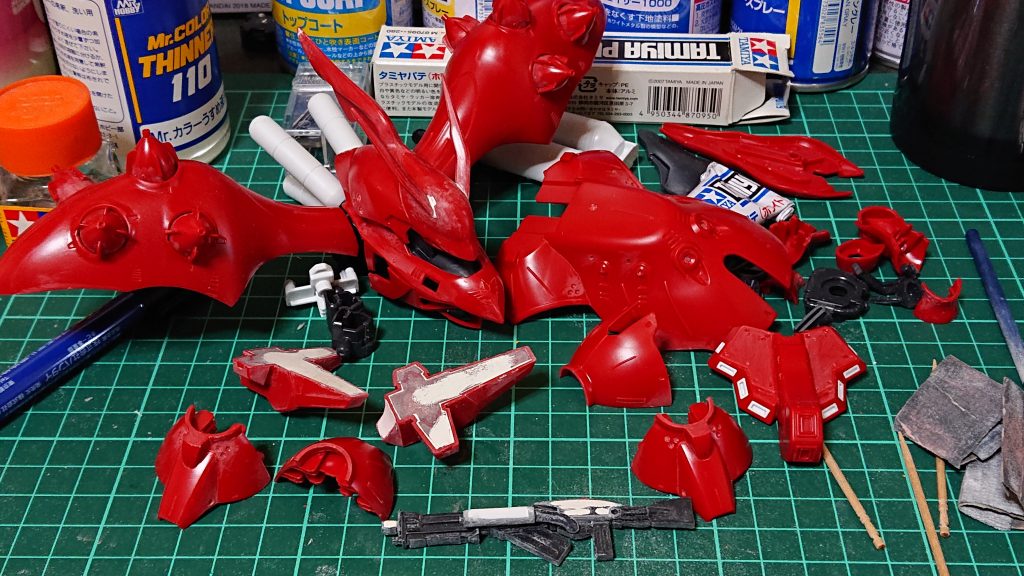 初めて穴埋め作業したんですが、初めてにしちゃまぁまぁ(笑)
足の裏ゎプラ板貼って削ってあります‼️