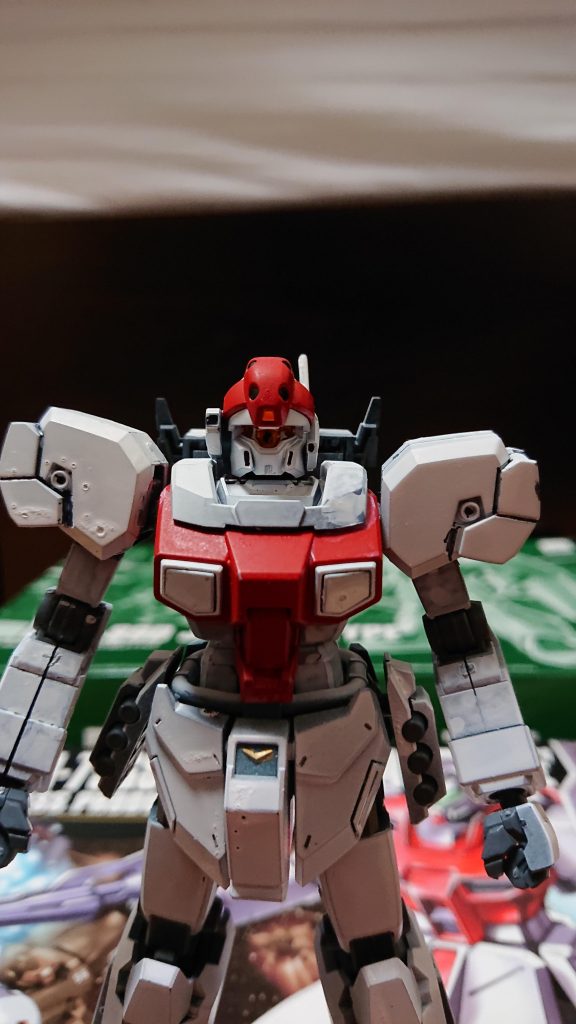 秋山奈々子大尉(33)
 彼女の経歴は瀬川とほぼ同じためカットします。
秋山さん「えーひどーい」
 パイロットとしての能力は一撃離脱戦法とドッグファイトが得意。
秋山さん「スプラッシュ1からの2〜!」
ルシアン「それは(キャラが)違う!」 
 コードネームはキャッツ05。ニュータイプ能力は高い。というか元から勘が良い。
シュー「勘のいい奈々子は嫌いだよw」