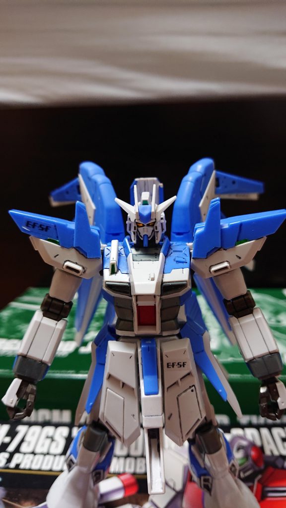 西村英騎(ルシアン)中佐(33) 
 彼が佐官なのは、彼は士官学校1年の時に1年戦争が開戦し、ブライドさんみたいに異例の短期卒業したため。(マスターも同様)1年戦争時の所属は、コジマ大隊第06MS小隊→グレイファントム級ハグロ攻撃隊。(この世界ではグレイファントムはペガサス級ではなく、1年戦争時に同型艦が16隻あるという設定です。詳しくは自分のツイッターを参照。)
 もちろん亜子とは結婚しており、娘が二人いる。(11歳と6歳)
 パイロットとしての能力は713部隊トップで、連邦軍内でも30位ぐらい。得意なのは近〜中距離戦と防御。防御が得意になった理由はコジマ大隊第06小隊所属時に、アプサラス3の攻撃で小隊が彼以外全員戦死したからです。
ルシアン「俺は、俺はもう絶対に!大切なもの全てを守ってみせる!」←シン・アスカかよw
 コンゴウMS大隊戦隊長兼第1小隊隊長だがコードネームはキャッツ02。ニュータイプ能力は高い。