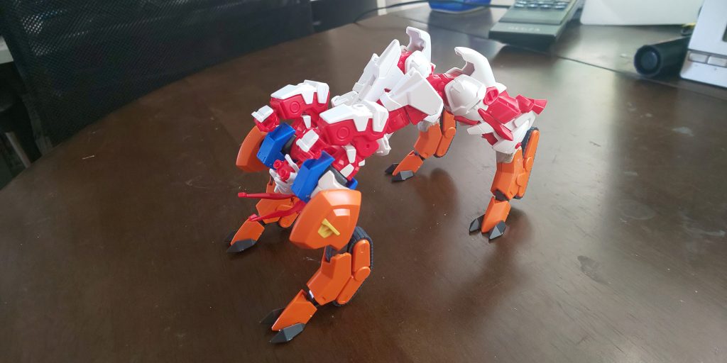 変型機構は前足を展開して、足を回転させて獣間接にしました。
この時後ろ足がどうしても大きくなるので、高くなりすぎないように調節しました。