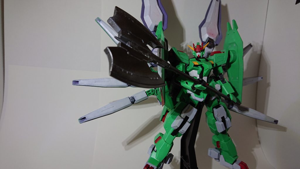 重装斧「ハヌマーン」
格闘戦用の巨大斧、実体剣なのでps装甲には通じないがそれを持たない機体、戦艦との戦闘に用いられる。リーチが長く一度に複数の敵に攻撃できる。