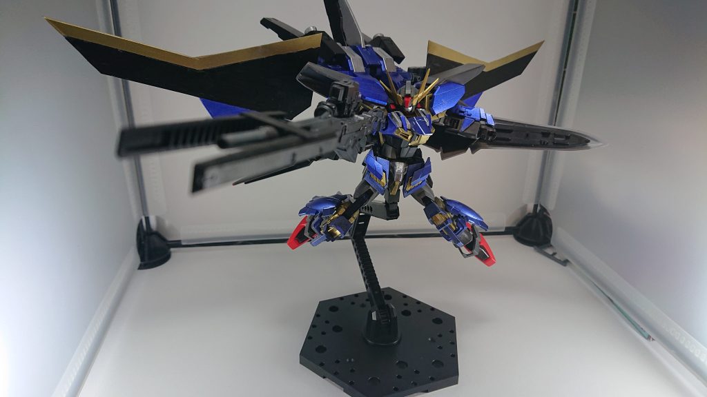 バスターロングライフル(バスターモード)

バレルの一部がスライドすることで、超火力攻撃が可能になる
この機能があるのでバスターの名を冠している。