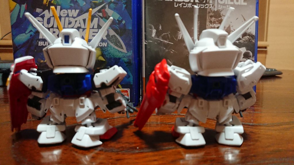 最後に塗装してあるストライクと素組みしただけのストライクです、こいつ実はかなり真っ白だったんですよ、塗るのに苦労しました(涙)
盾も白と黄色で何度も塗って、はみ出たらデザインナイフで削ってを繰り返して出来た平成最後の作品です。また懐かしいSDを見たら作ってみようと思います。では(･ω･)ﾉｼ