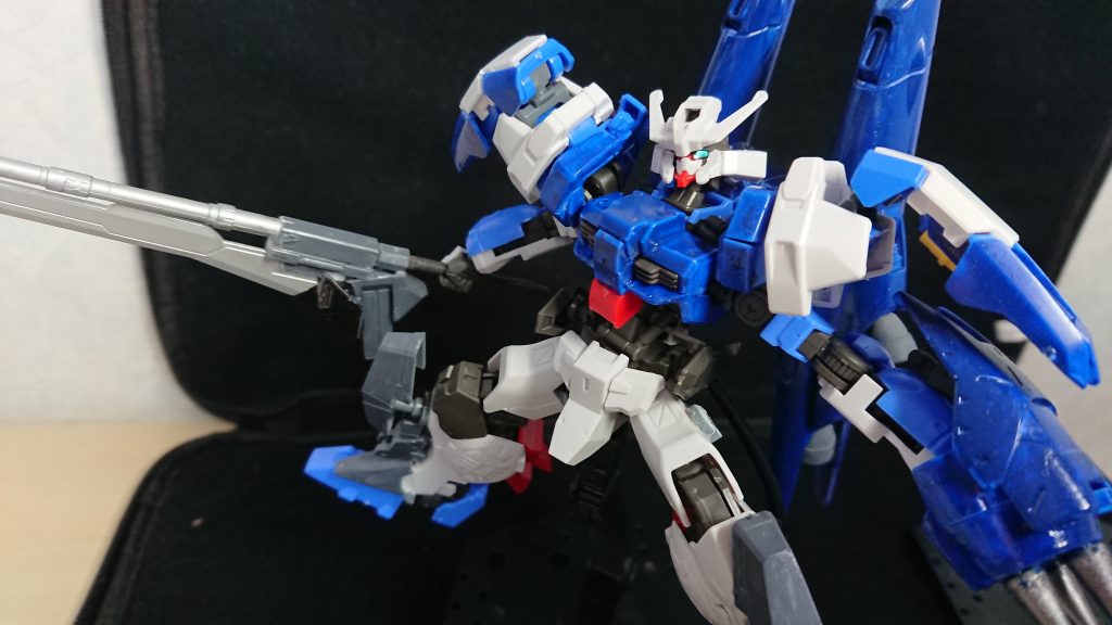 膝はデュナメスを使ってるので小型ミサイルがあるって設定も考えようか迷った