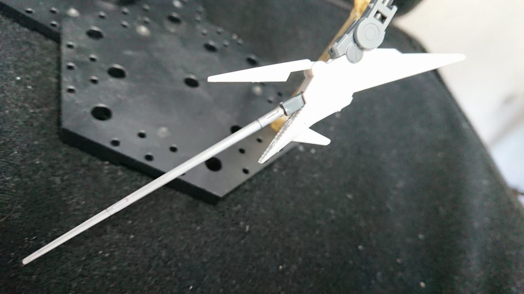 テイルブレード「シチョウ」斬るではなく刺すのをメインとした装備。奥の手で射出可能。