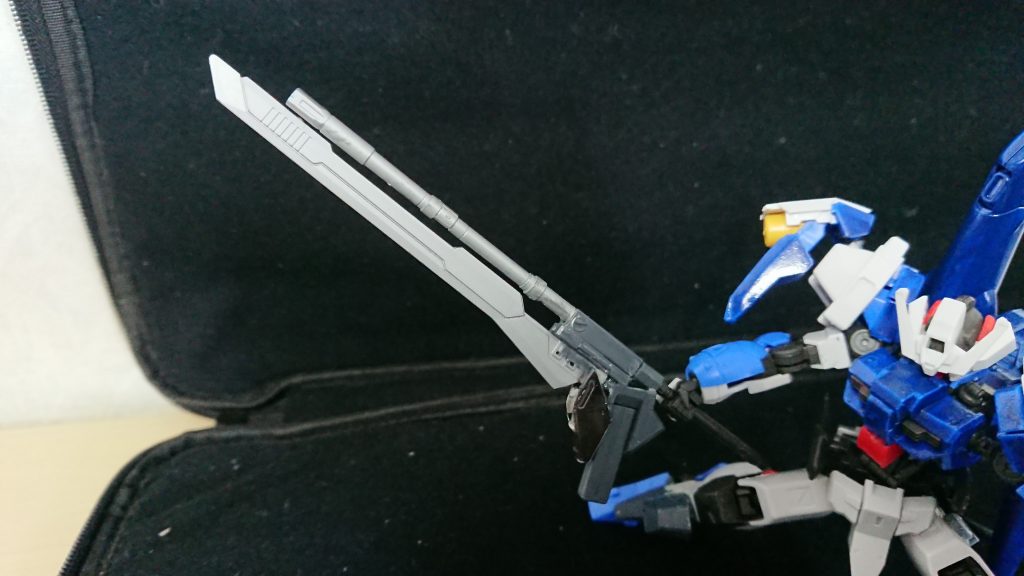 「キャノンブレード」はこの装備のメインです。反動がでかいのを分散するために上半身がゴツいという設定です。カートリッジ式なので貫通弾選択も可能